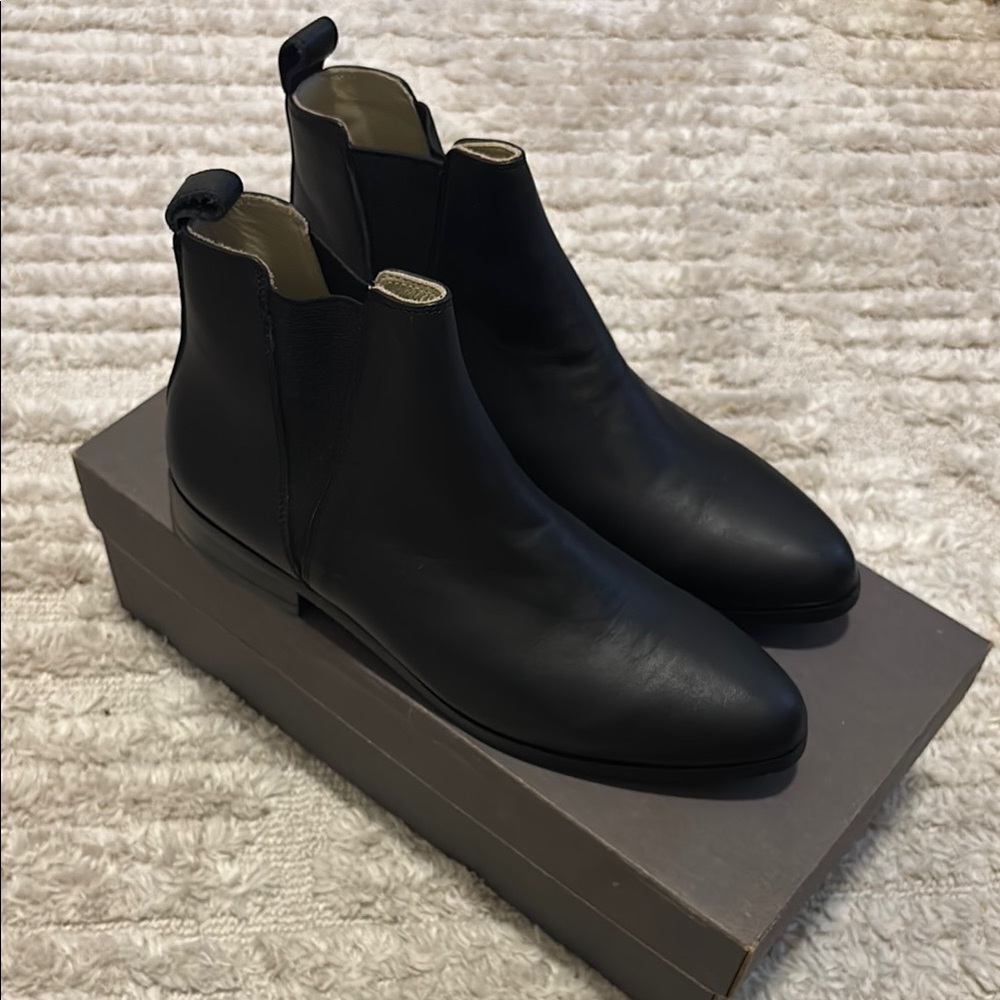 Nisolo Black Ankle Boots Sleek Leather Design